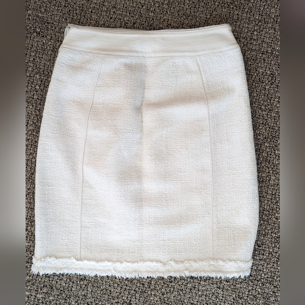 White House Black Market skirt with pockets